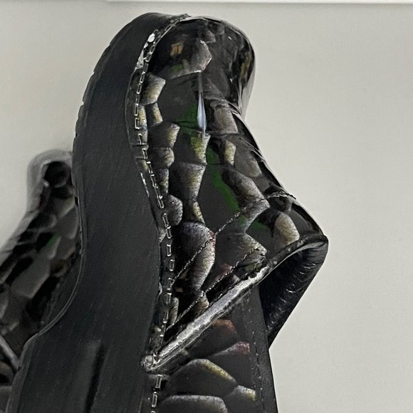 Dansko Clogs Size 37 Black Snake Print Patent Leather Professional Comfort Shoes - Picture 8 of 8